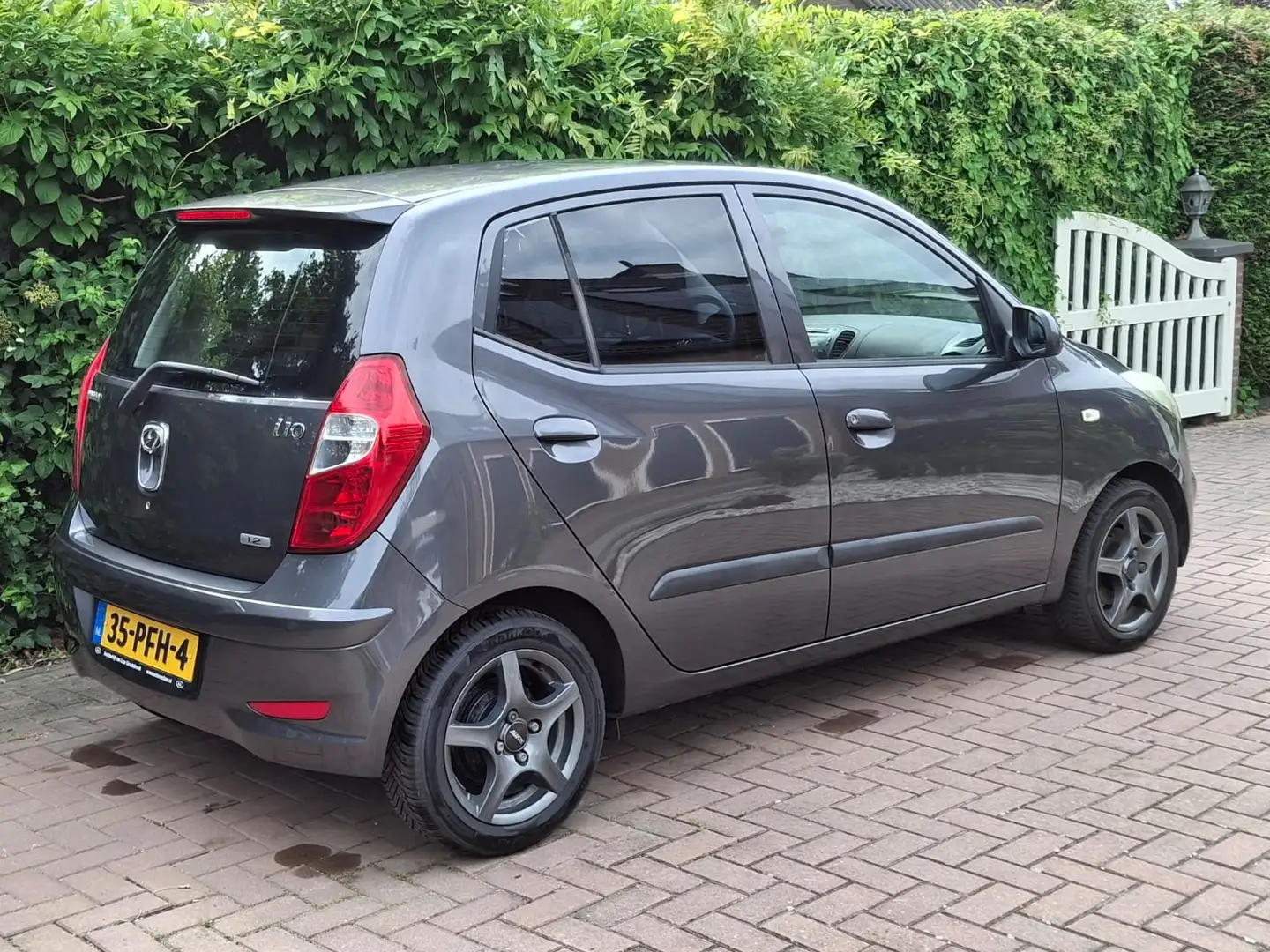 Hyundai i10 i10 1.2 i-Drive Cool Gris - 2