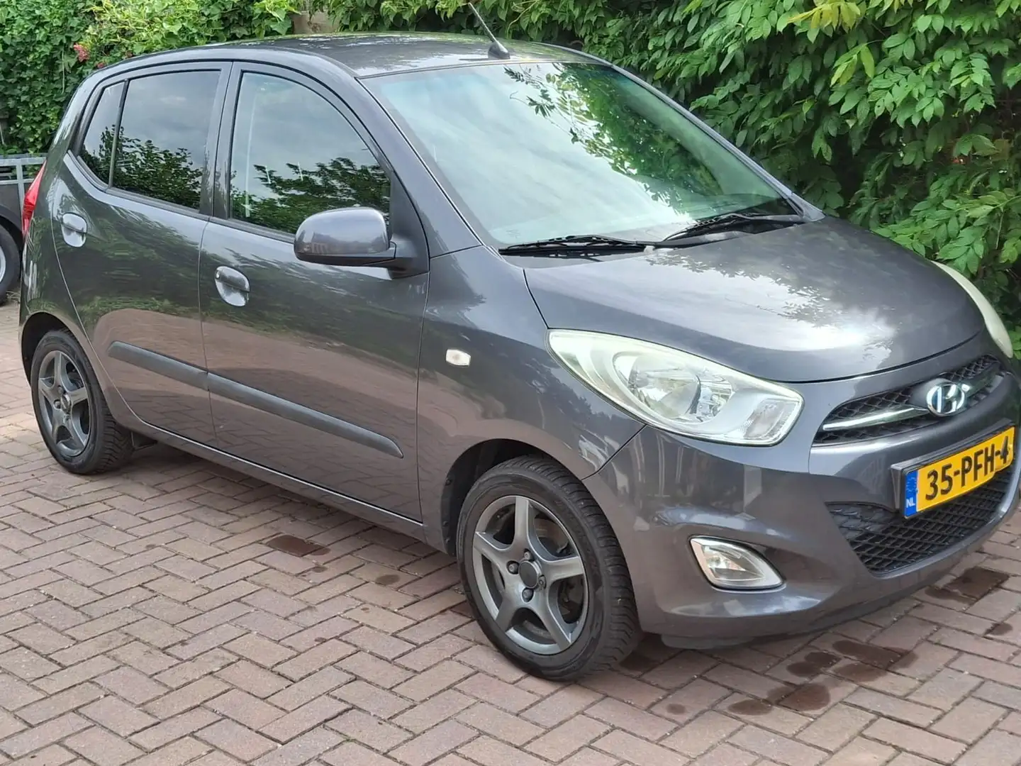 Hyundai i10 i10 1.2 i-Drive Cool Gris - 1