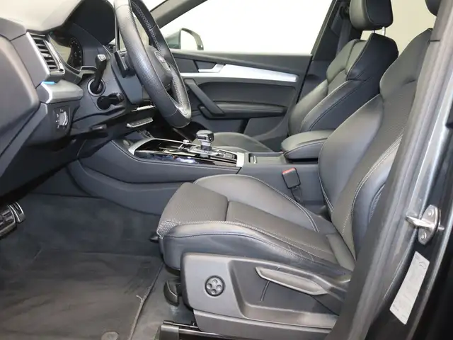 Audi Q5 view 8