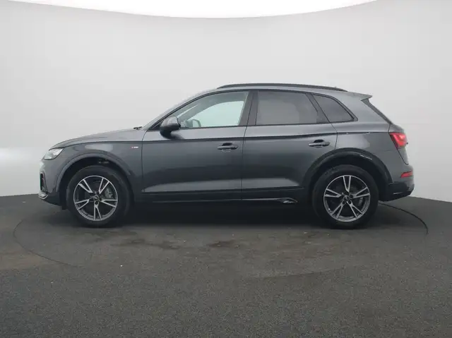 Audi Q5 view 4