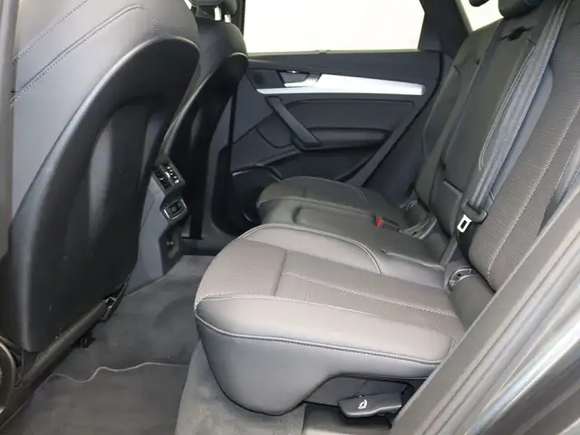 Audi Q5 view 9