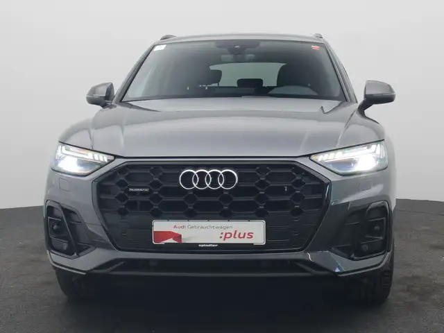 Audi Q5 view 3