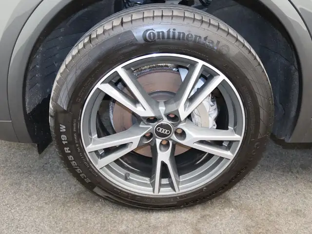 Audi Q5 view 14