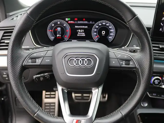 Audi Q5 view 10