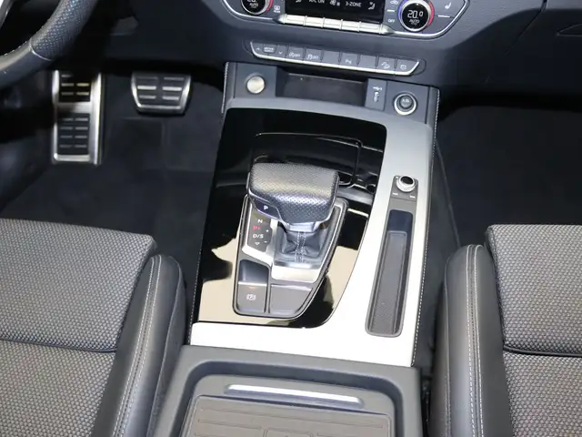 Audi Q5 view 18