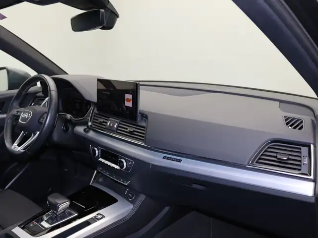 Audi Q5 view 16