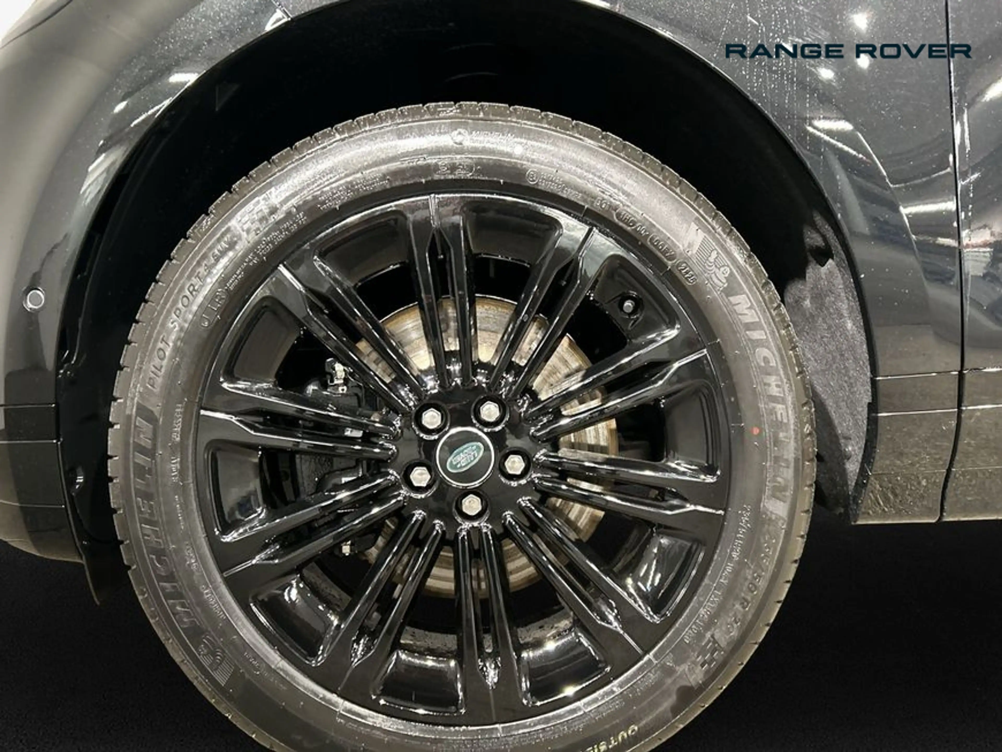 Land Rover Range Rover Evoque P270e Dynamic SE — photo 9