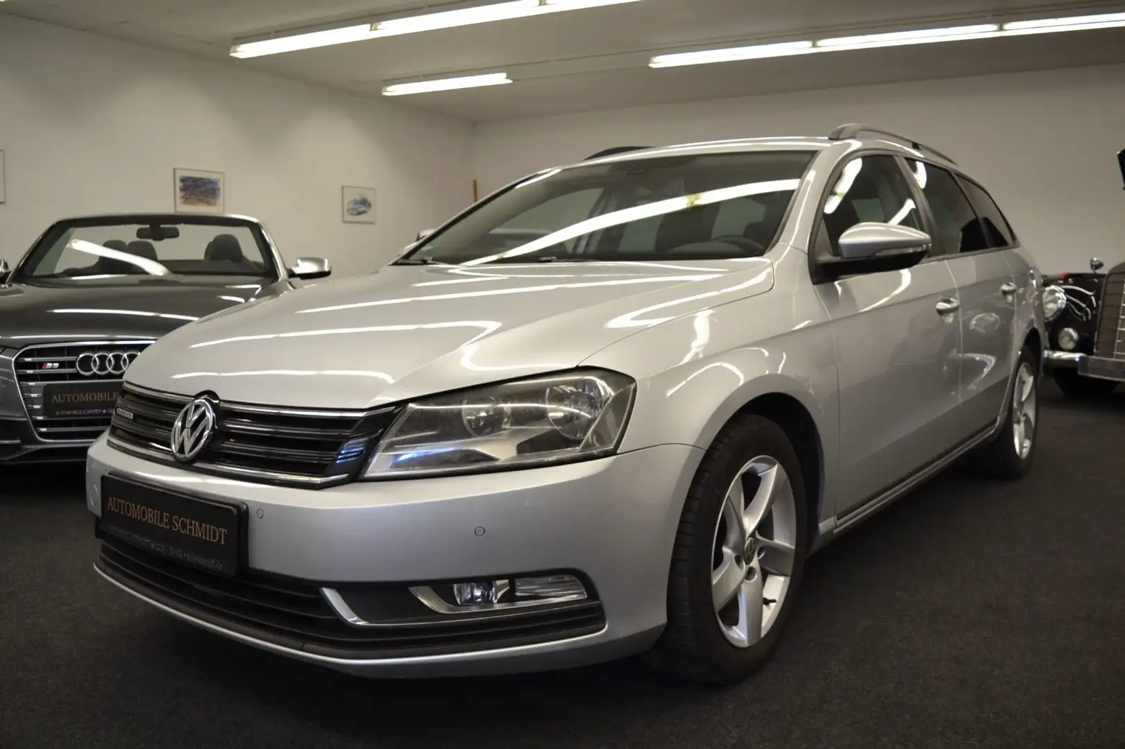 Volkswagen Passat Variant Trendline BlueMotion Silber - 2