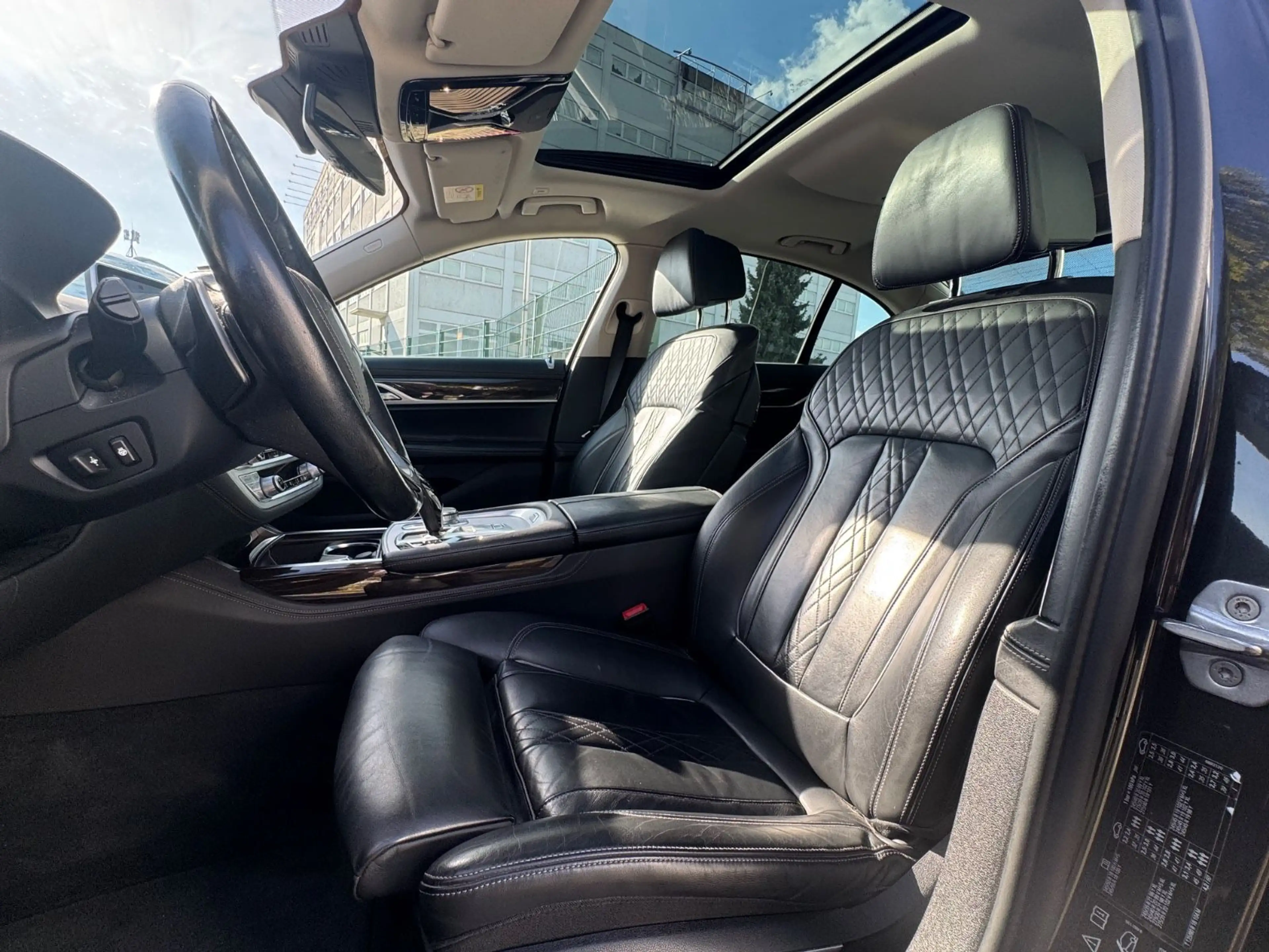 BMW 750 i xDrive SPORT / MASSAGE / KAMERA / LEDER — photo 10