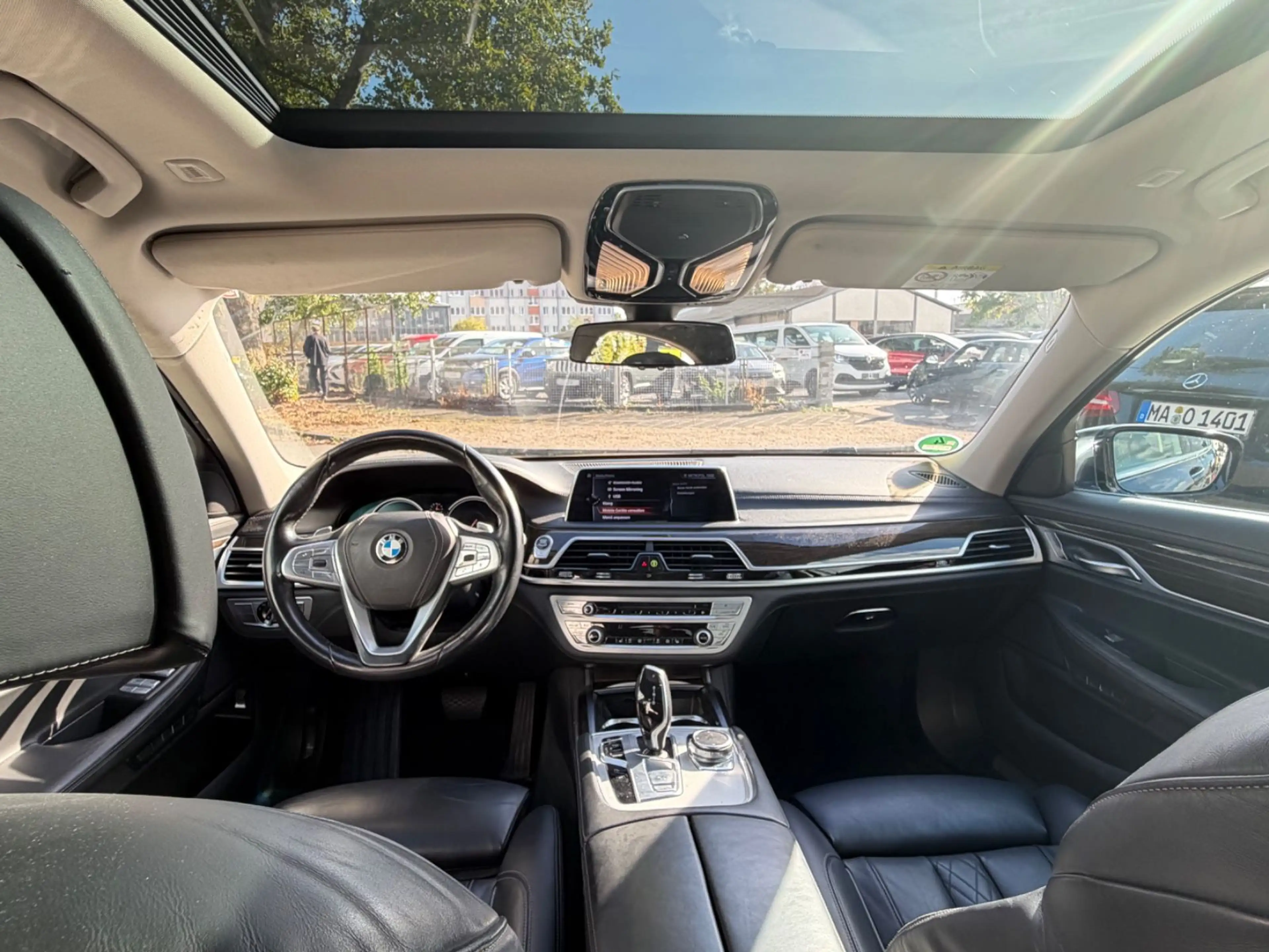 BMW 750 i xDrive SPORT / MASSAGE / KAMERA / LEDER — photo 9