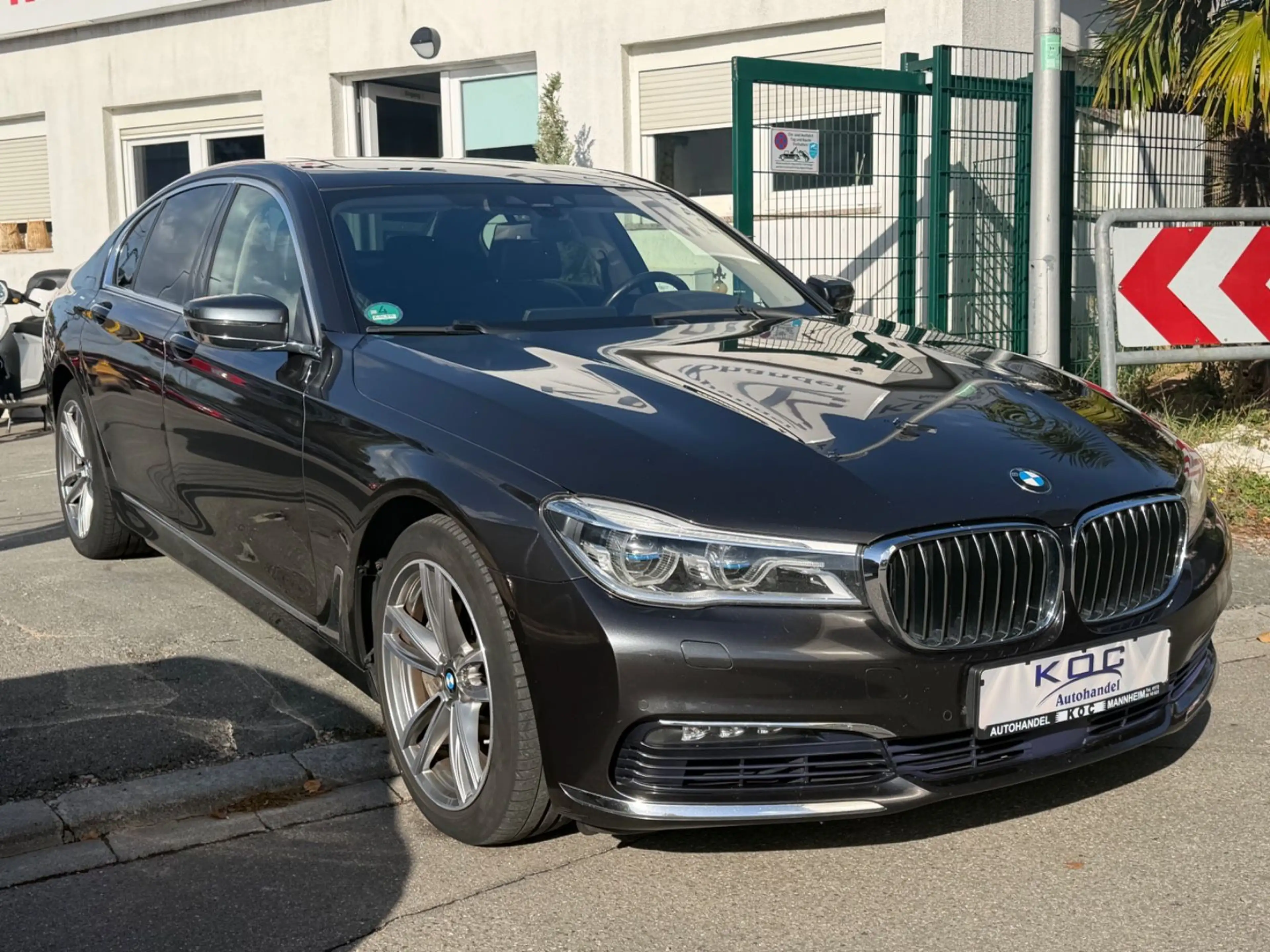 BMW 750 i xDrive SPORT / MASSAGE / KAMERA / LEDER