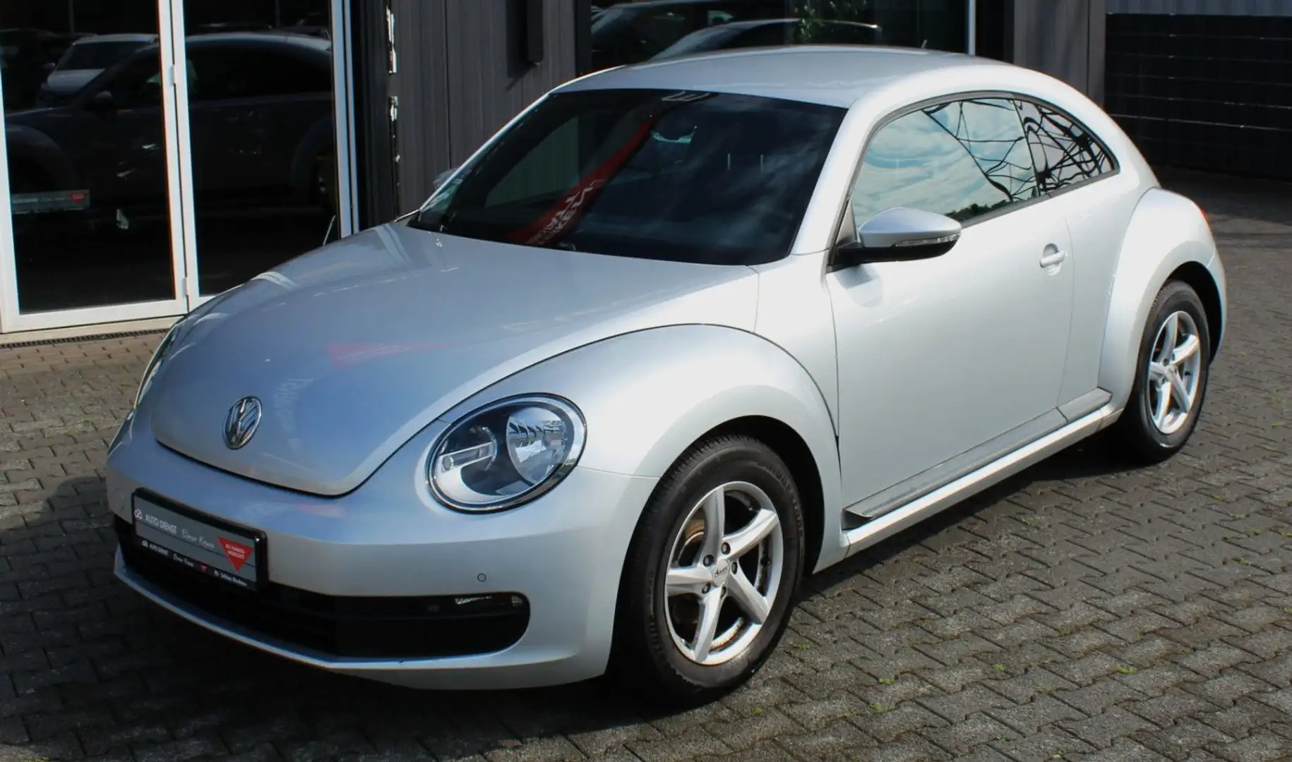 Volkswagen Beetle Lim. Basis, 1,2 TSI 77KW/105PS Silber - 1