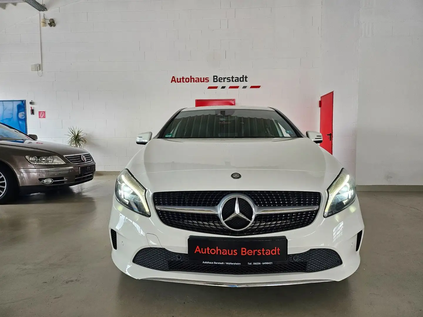 Mercedes-Benz A 180 Urban*Navigation*Kamera*Leder*LED*PDC Weiß - 2