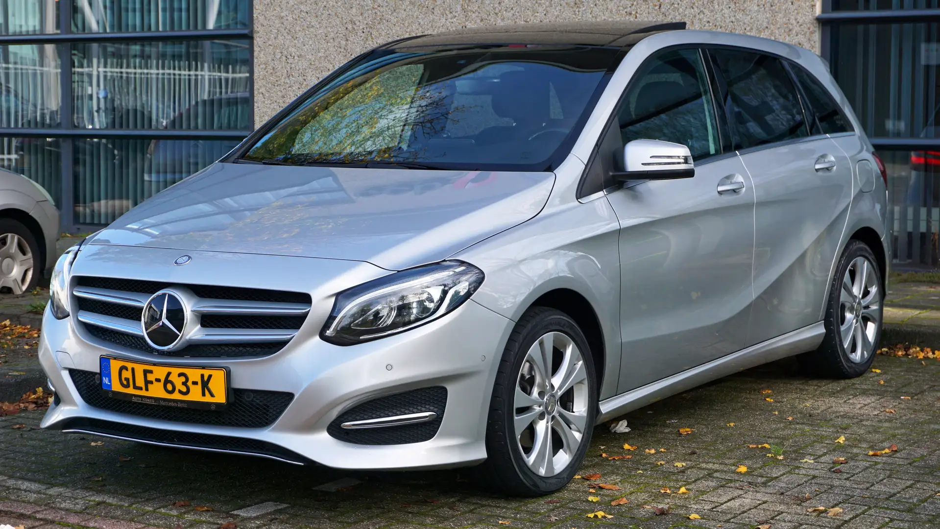 Mercedes-Benz B 200 Pano | Memory | Distronic | Standkachel | Trekhaak Zilver - 1