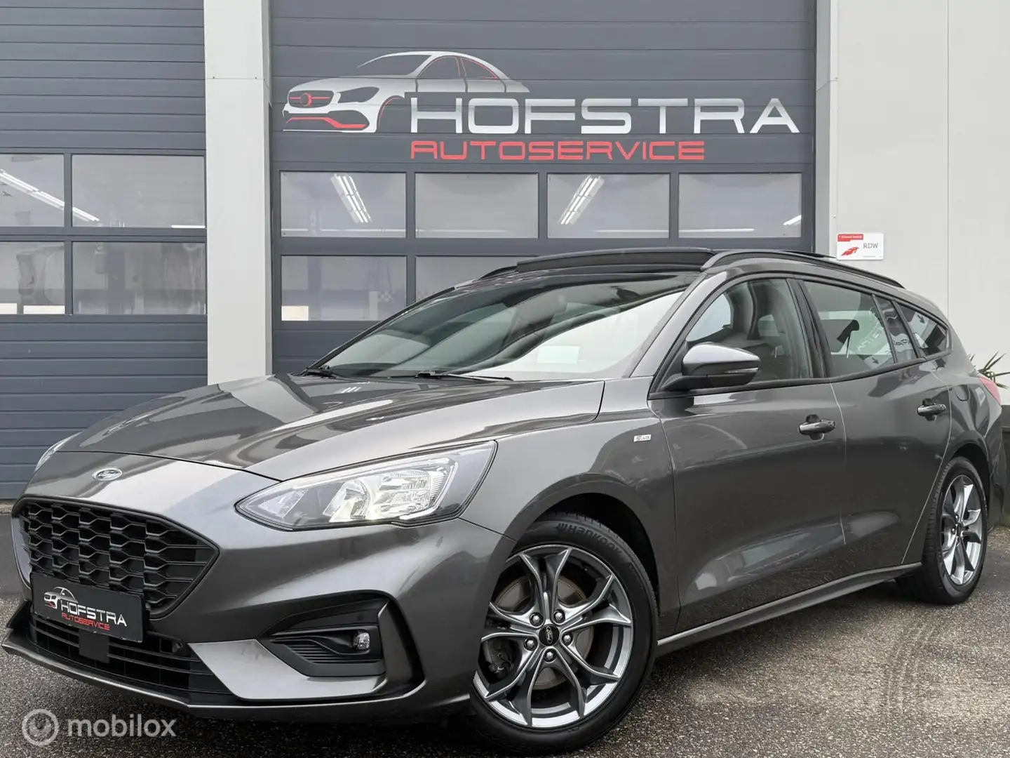 Ford Focus Wagon 1.0 EcoBoost ST Line Pano Head-Up Winterpack Grijs - 1