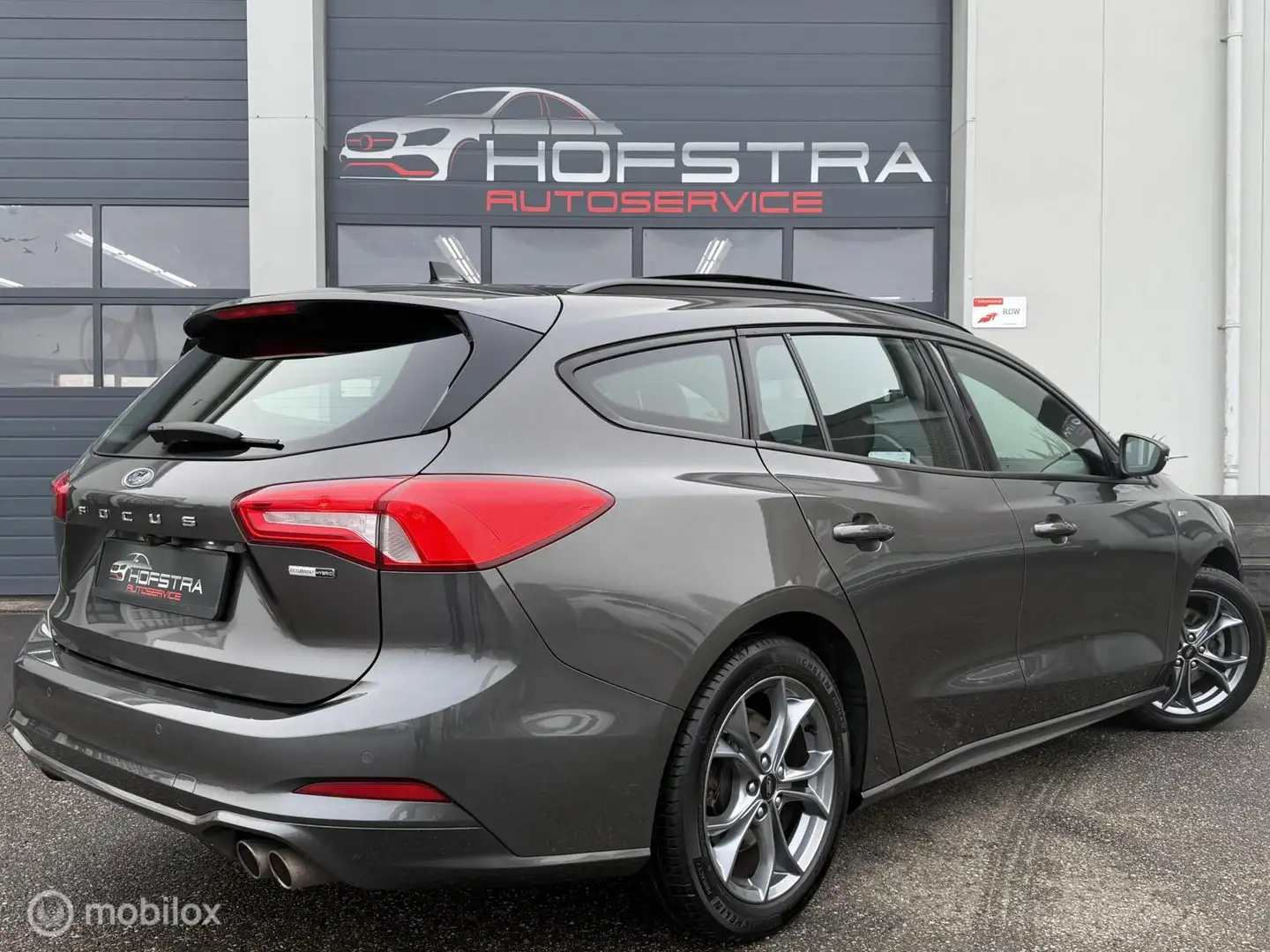 Ford Focus Wagon 1.0 EcoBoost ST Line Pano Head-Up Winterpack Grijs - 2