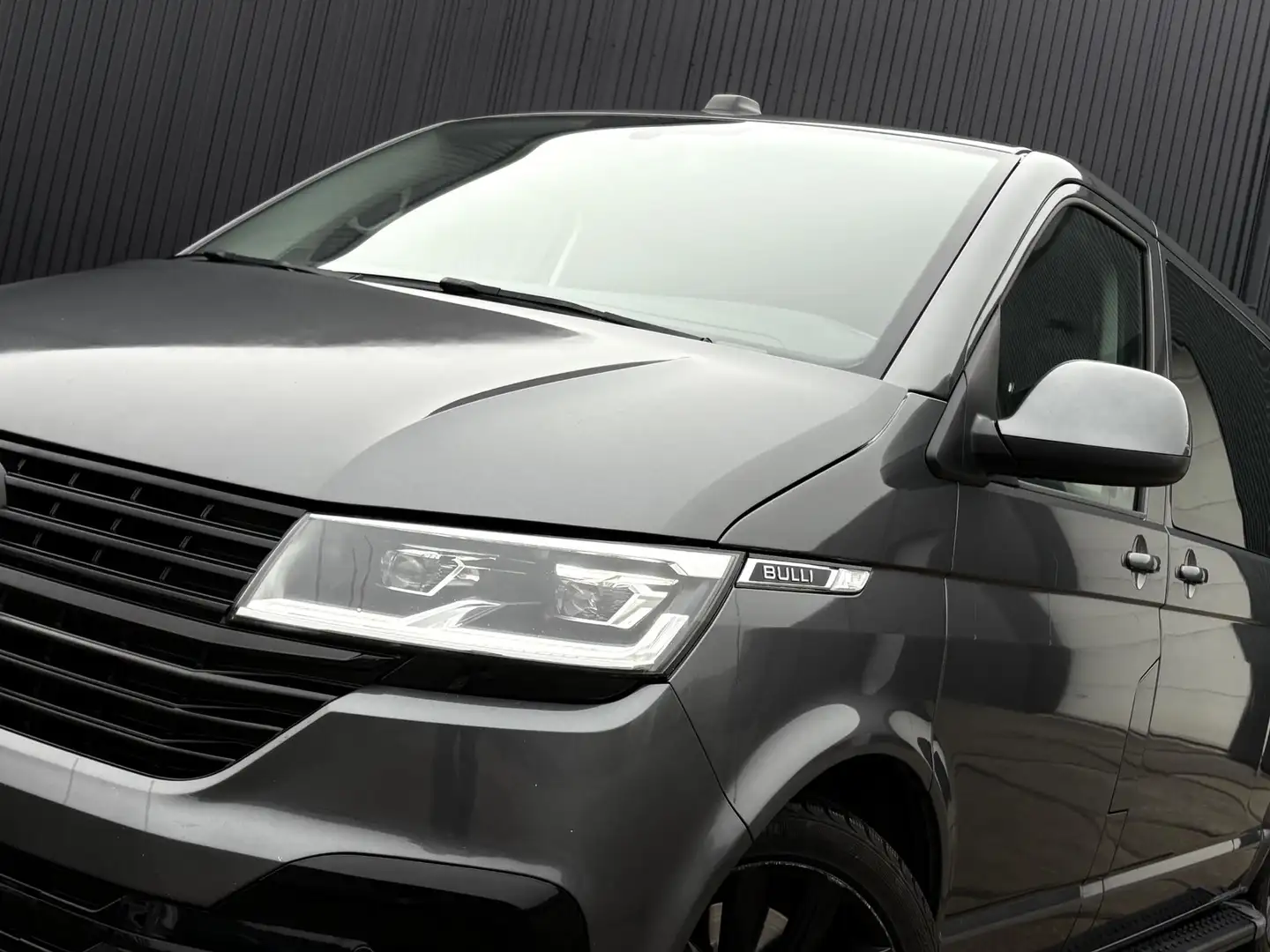 Volkswagen T6.1 Transporter 2.0 TDI L2H1 30 DC Bulli 199PK | LEDER | LED | ADA Gris - 2