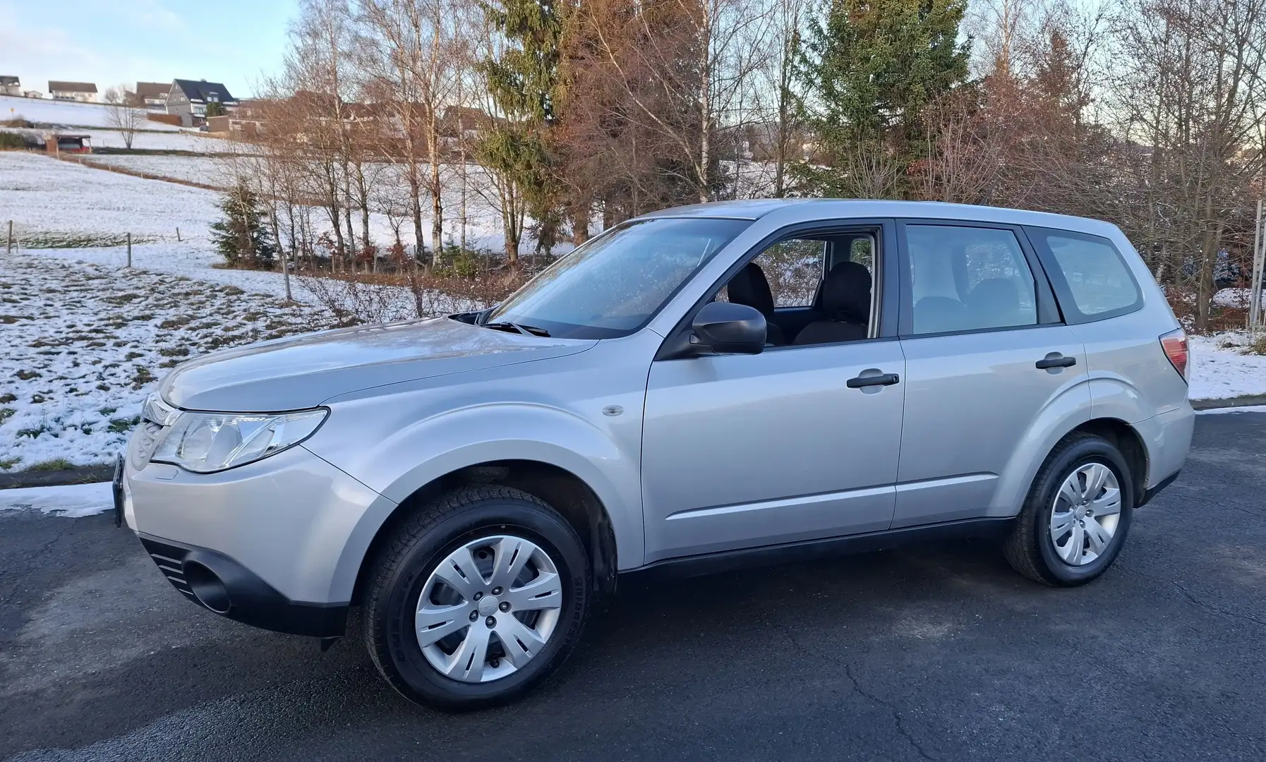 Subaru Forester Forester 2.0X Trend 2. Hd. Nur 67 TKM AHK Silver - 1