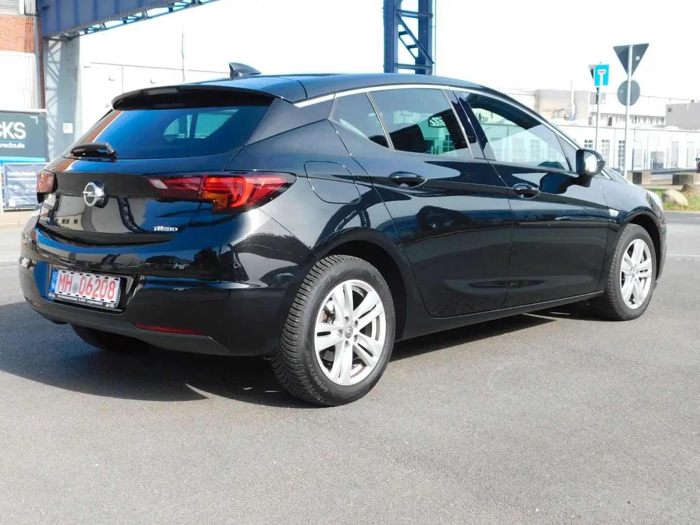 Opel Astra K Lim. 5-trg. Dynamic Start/Stop Schwarz - 2