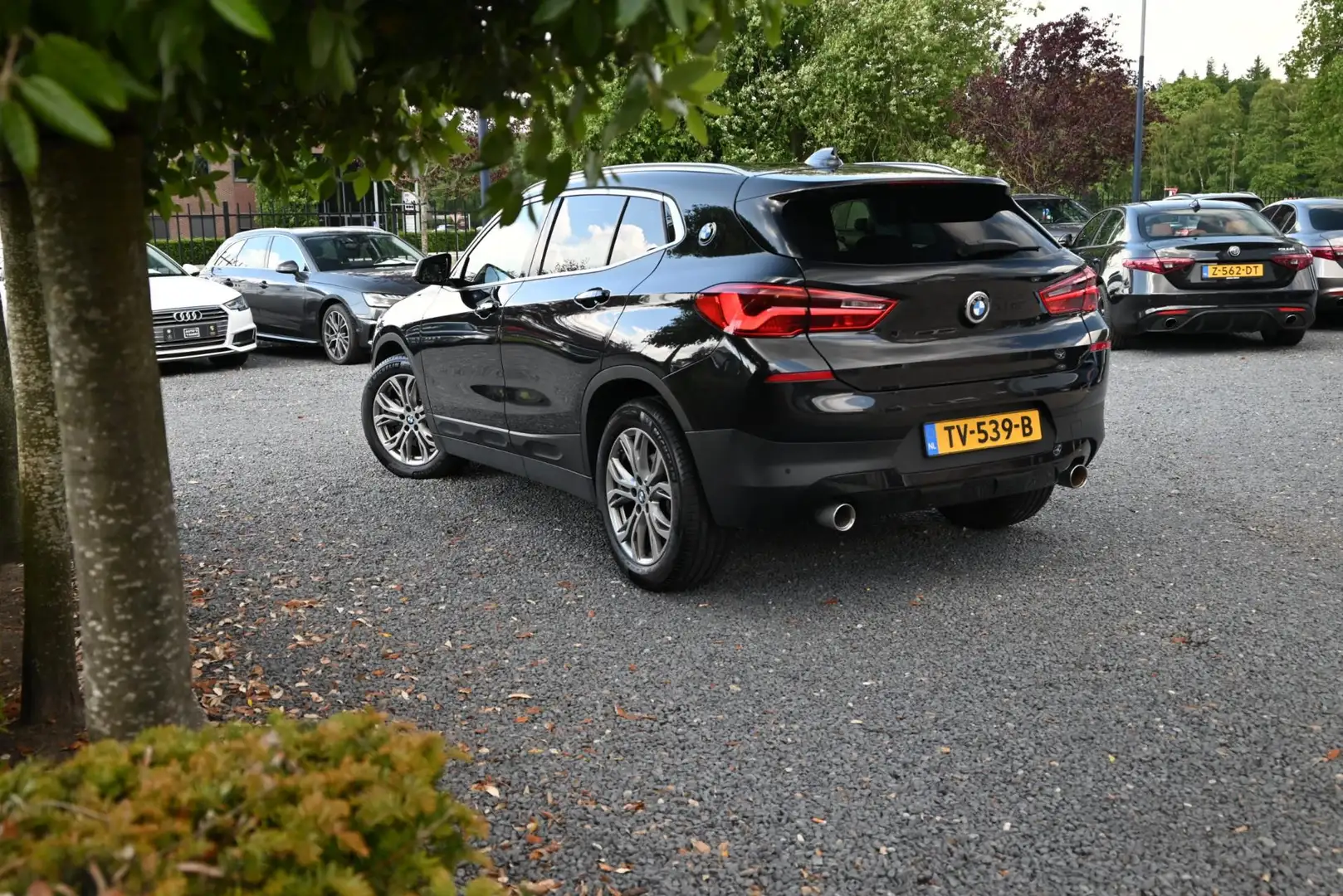 BMW X2 SDrive20i High Executive 192 PK Aut. Leder Led Cru Zwart - 2