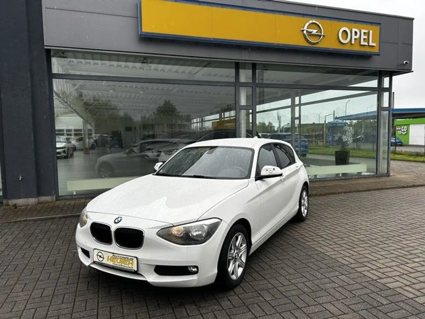 BMW 116 i / Verkauf im Kundenauftrag Weiß - 1