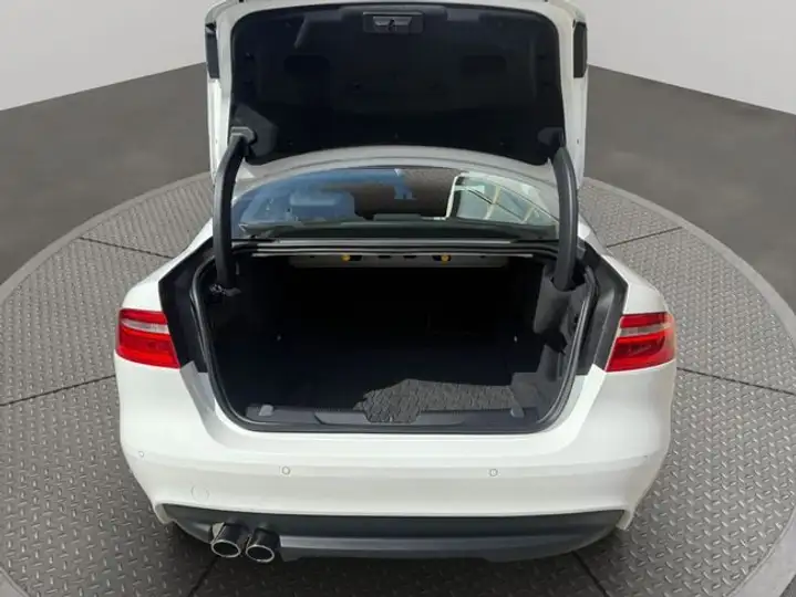 Jaguar XE 2019, foto 6