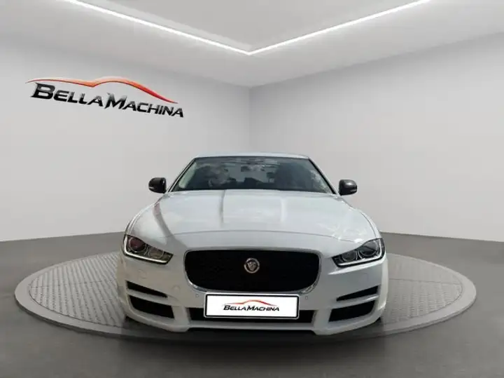Jaguar XE 2019, foto 3