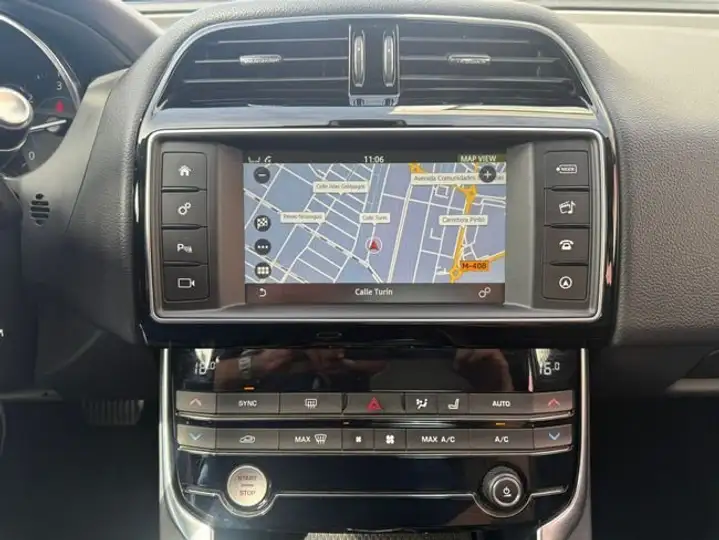 Jaguar XE 2019, foto 13