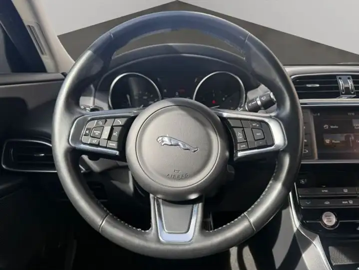 Jaguar XE 2019, foto 11