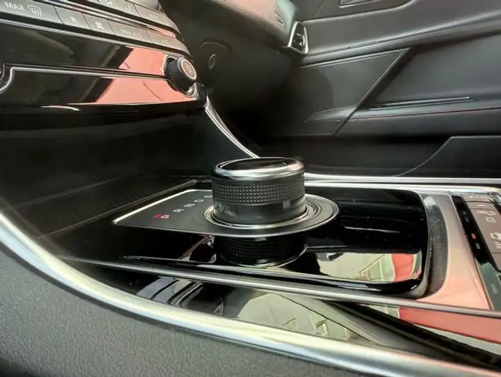 Jaguar XE 2019, foto 9