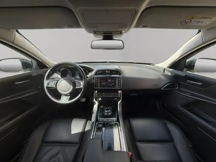 Jaguar XE 2019, foto 12