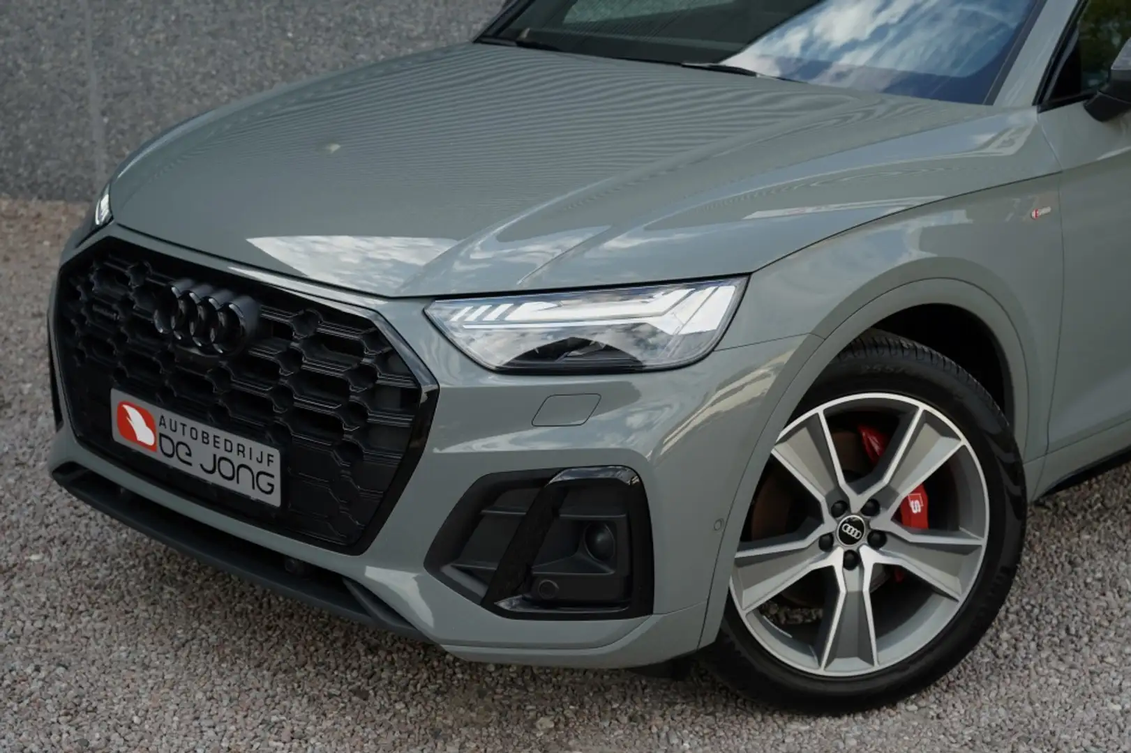 Audi Q5 55 TFSIe Q Competition 367PK | Pano | Luchtv | B&O Grijs - 2