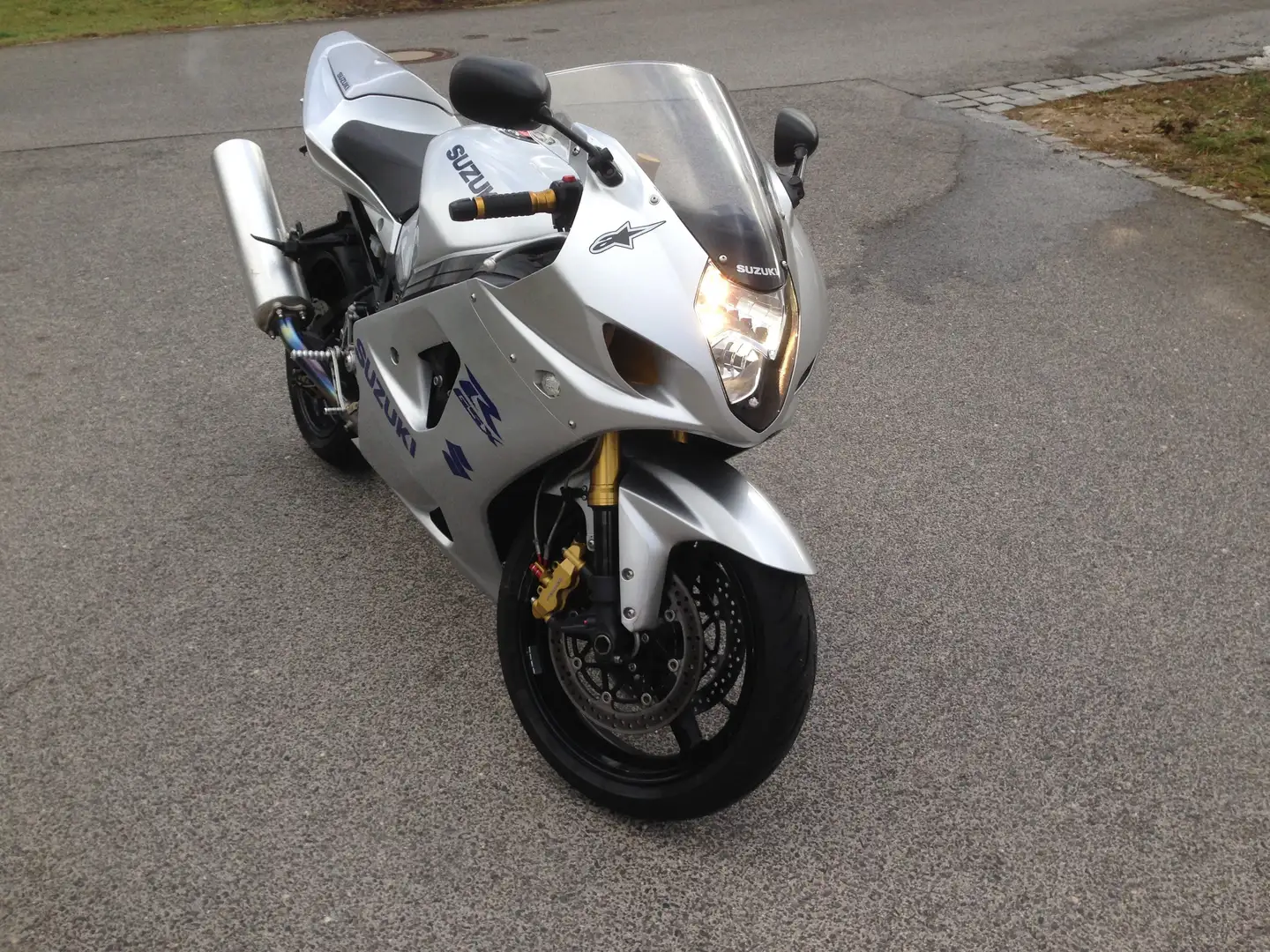 Suzuki GSX-R 1000 Stříbrná - 1