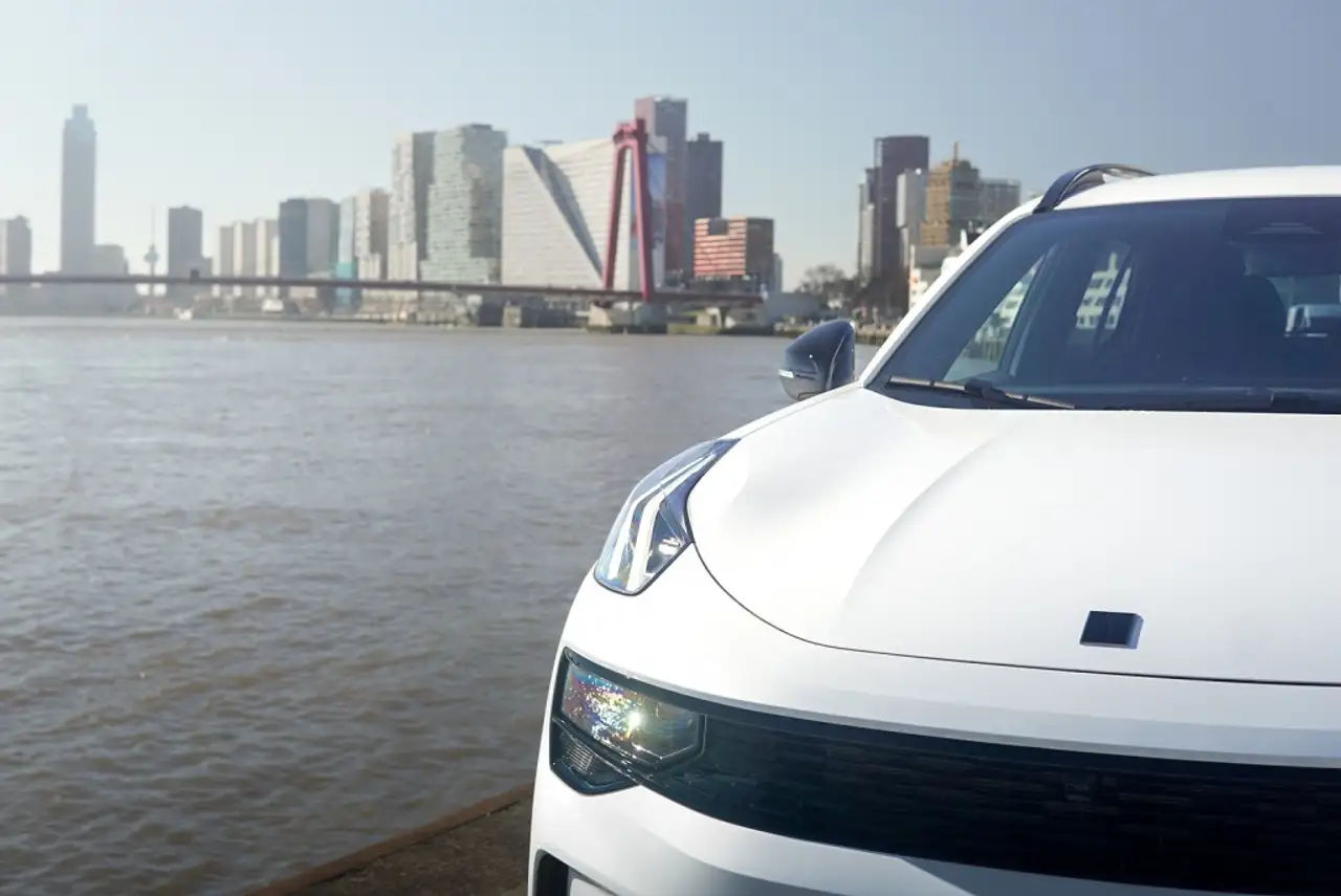 Lynk & Co 01