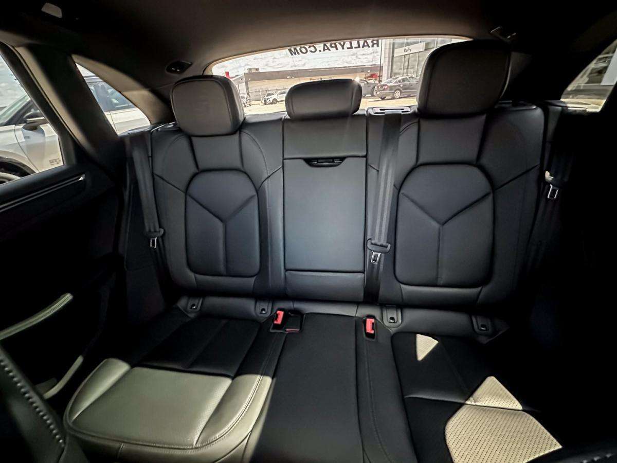 2023 Porsche Macan MACAN thumb 21