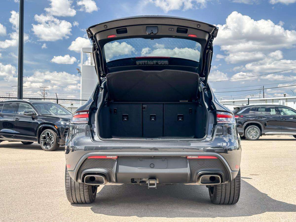 2023 Porsche Macan MACAN thumb 9