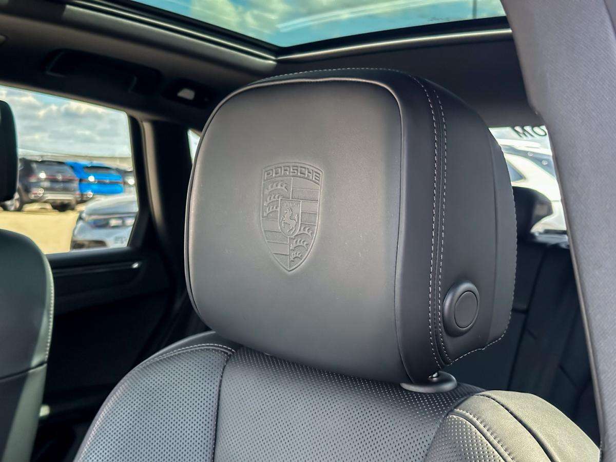 2023 Porsche Macan MACAN thumb 17