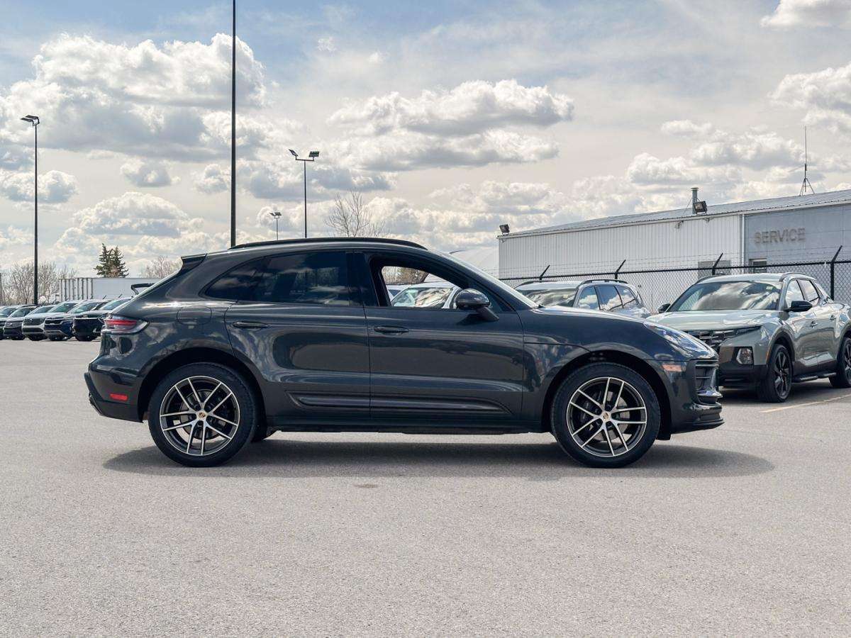 2023 Porsche Macan MACAN thumb 7
