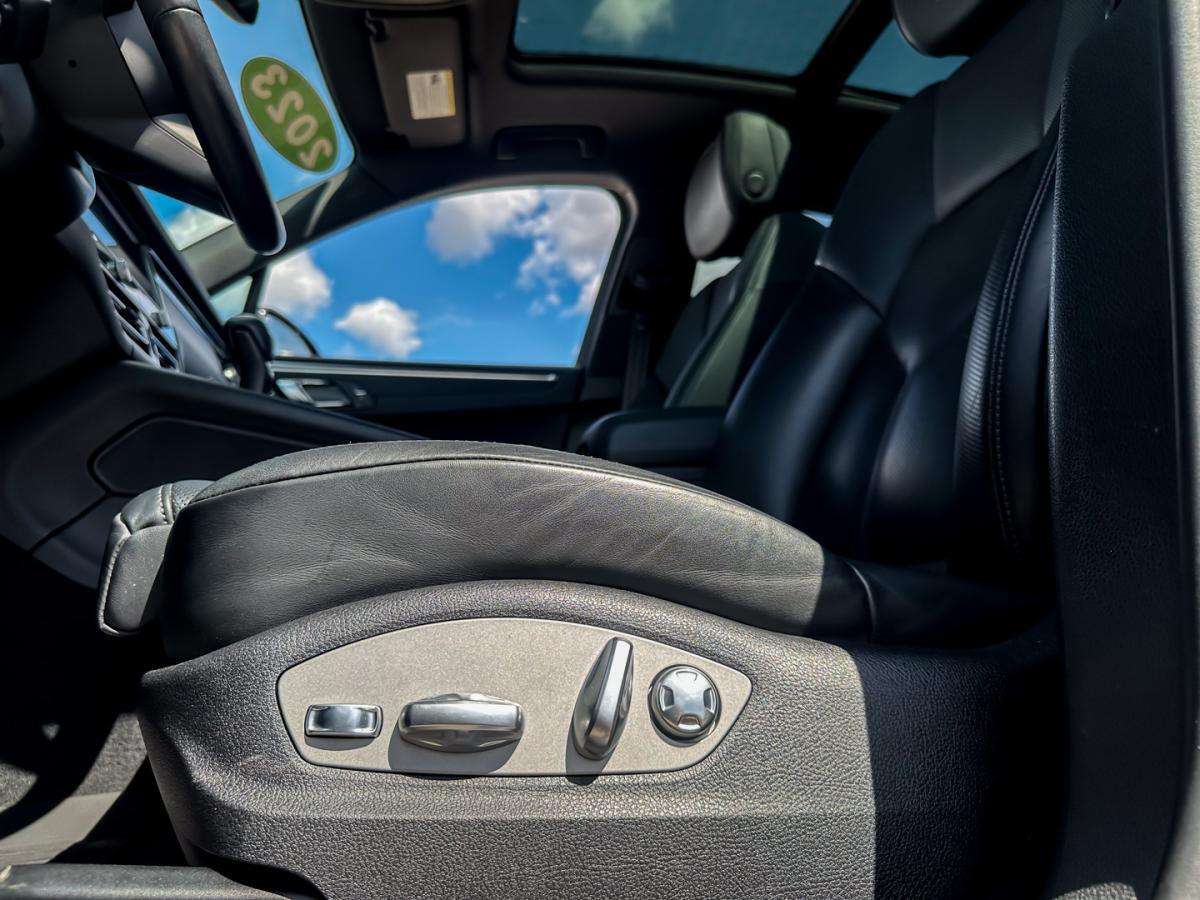 2023 Porsche Macan MACAN thumb 18
