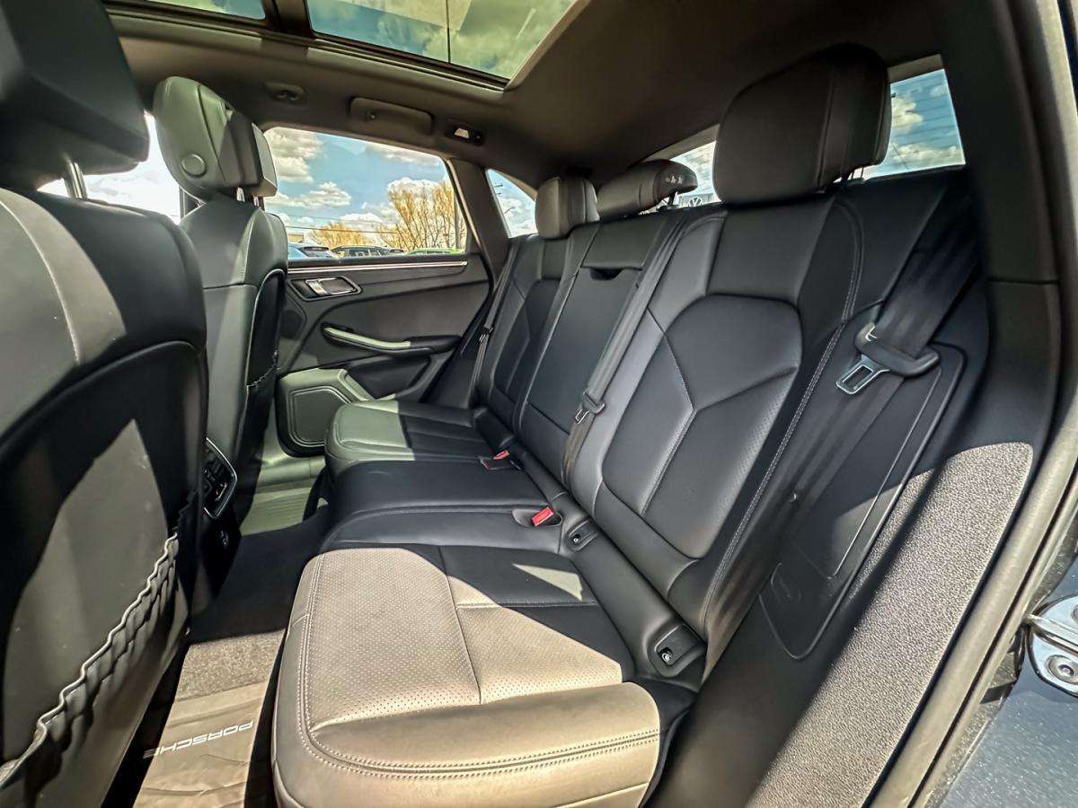 2023 Porsche Macan MACAN thumb 22