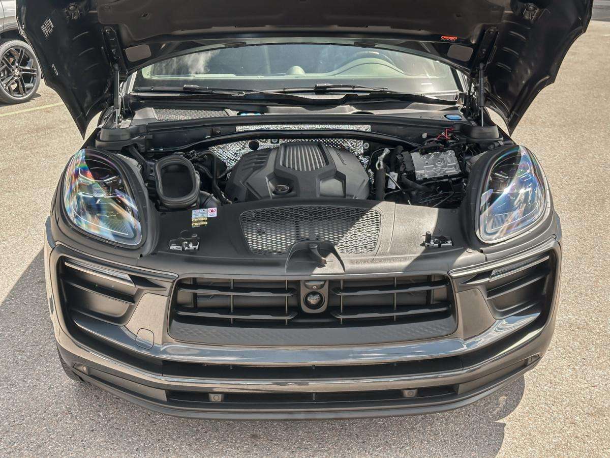 2023 Porsche Macan MACAN alt 3