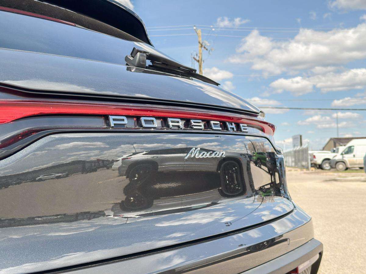 2023 Porsche Macan MACAN thumb 11