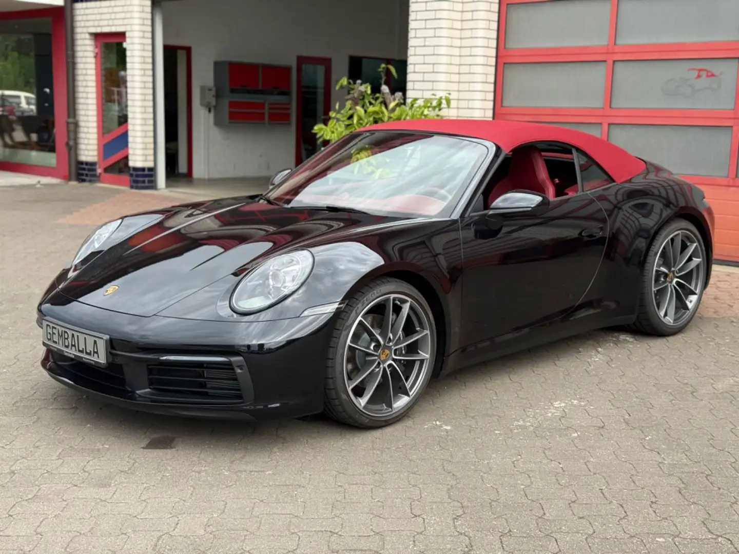 Porsche 992 911 992 CARRERA 4 CABRIOLET, SPORTABGAS, CHRONO Schwarz - 1