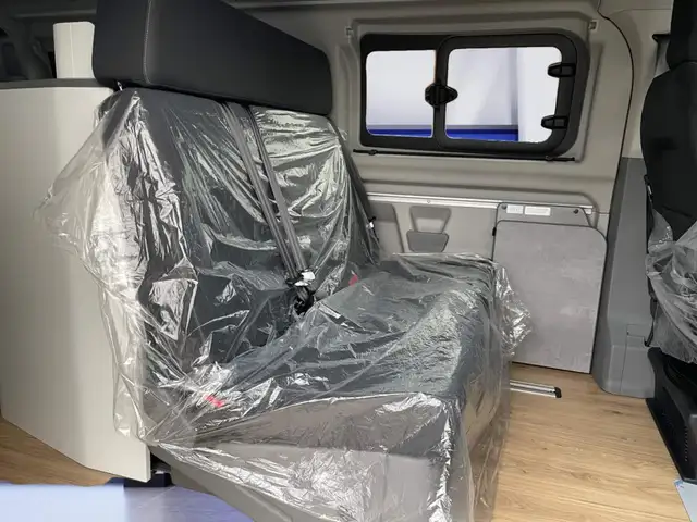 Ford Nugget 320 view 9