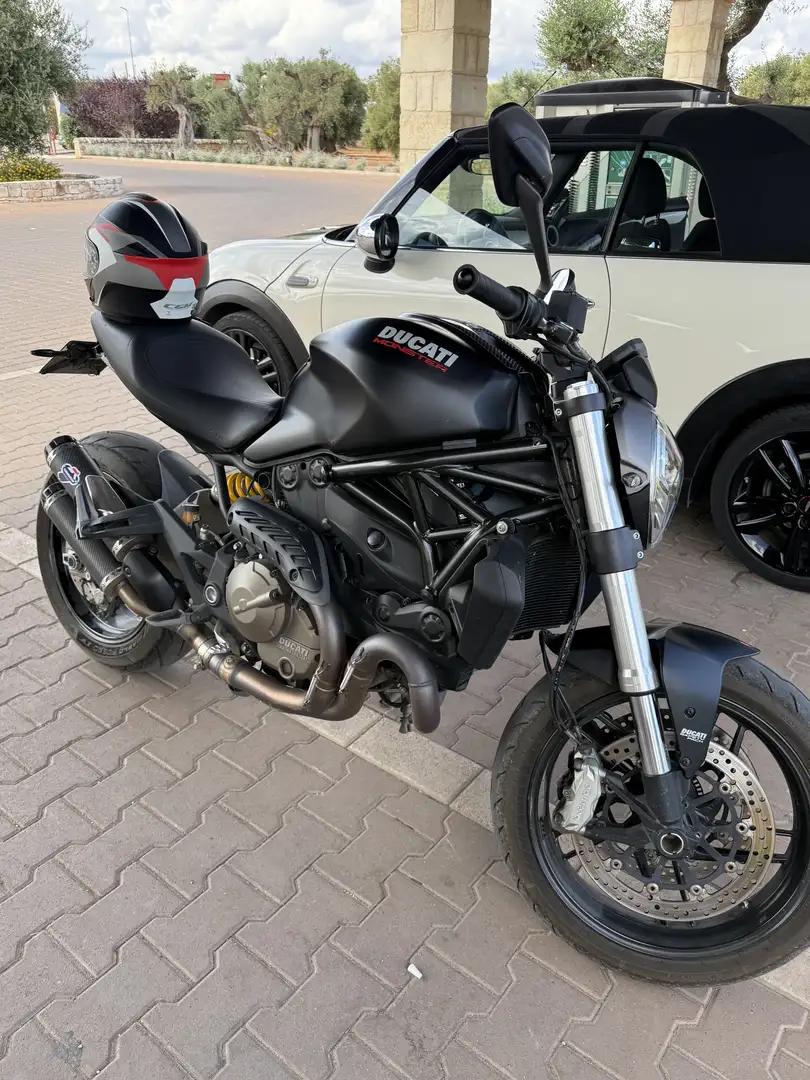 Ducati Monster 821 - 1