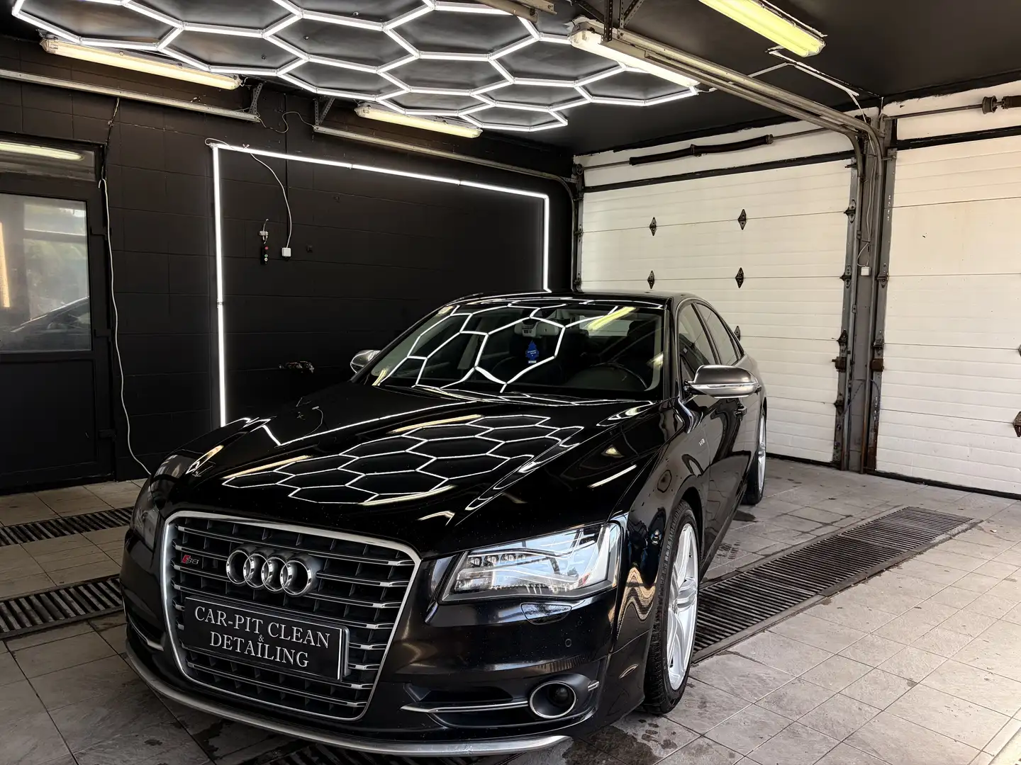 Audi S8 4.0 V8 TFSI - 1