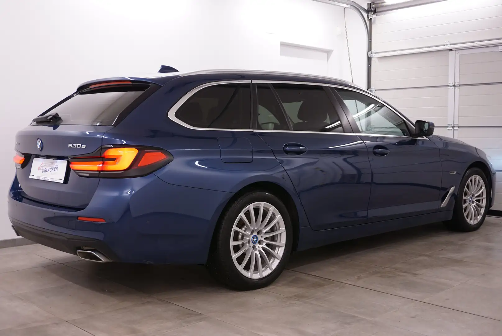 BMW 530 e xDrive // Anhängervorr.// Abstandstempomat // Blau - 2