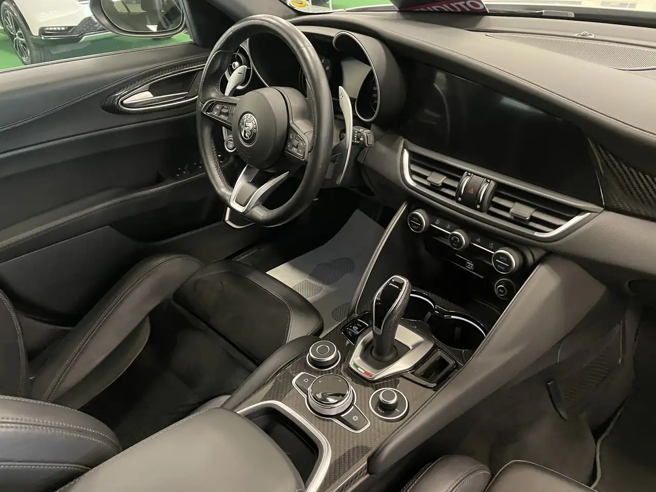 Alfa Romeo Giulia 2021 — фото 11
