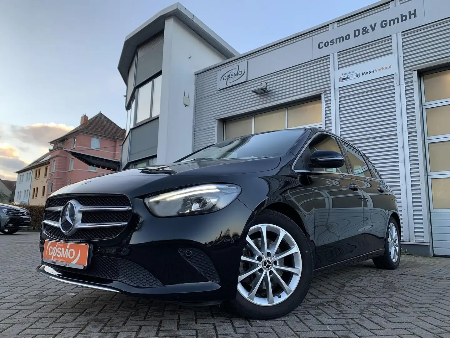 Mercedes-Benz B 200 d AHK+eleKlappe+LED+Kamera Noir - 1