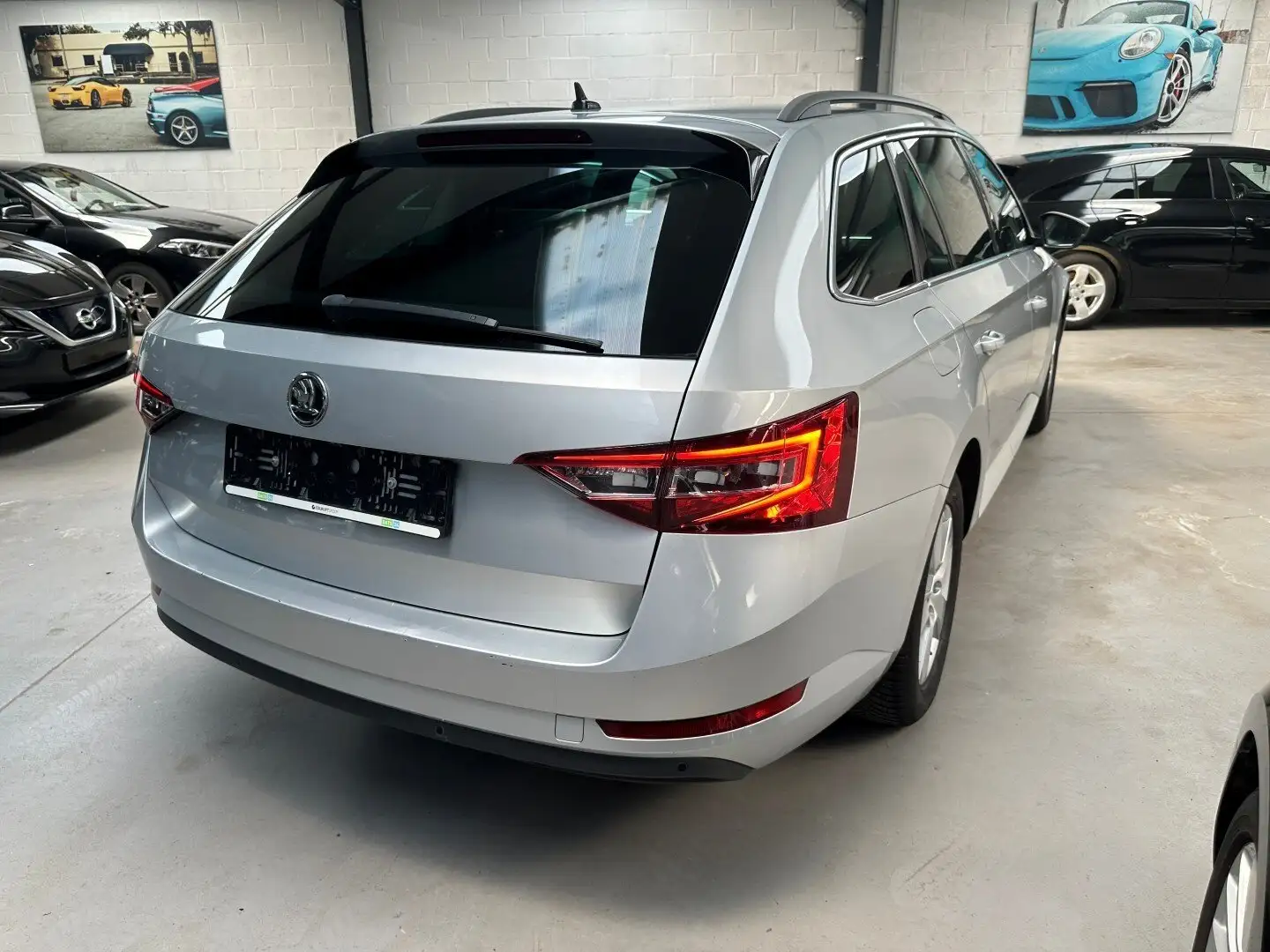 Skoda Superb SW 1.6 CR TDi Ambition DSG Grijs - 2